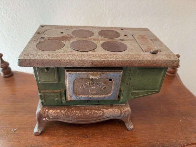 Favorite cast iron mini cookstove 9" wide x 6" tall image