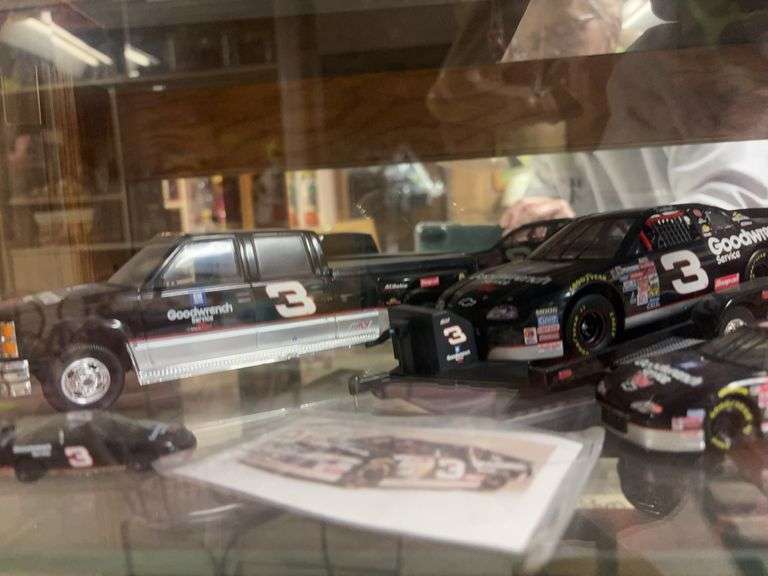 Dale Earnhardt Sr collectibles as shown image