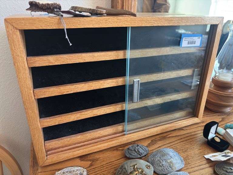 Oak jewelry or belt buckle display case 21 x 14