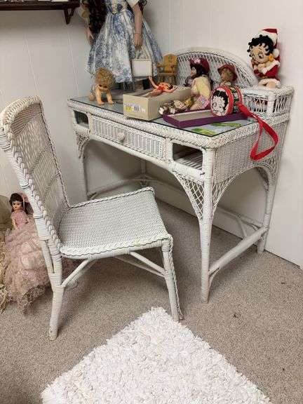 21x42 wicker desk with glass top and wicker chair NO CONTENTS image