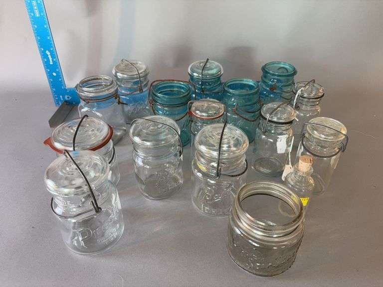 Canning jars w and w/out locking lids image
