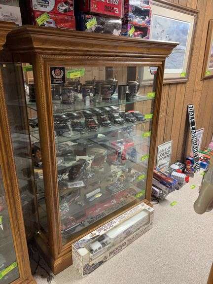 Lighted glass front and sides display cabinet with glass shelves 15D x 45L x 60H NO CONTENTS image
