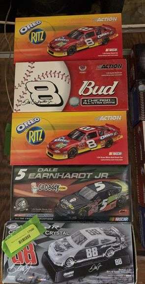 Five 1:24 scale die cast cars as shown image