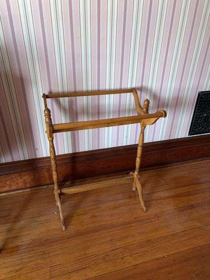 Small oak quilt rack 16x23x30H image