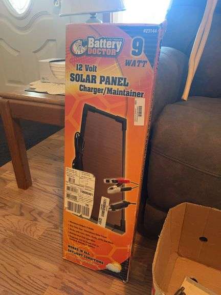 12 V solar panel charger/maintainer