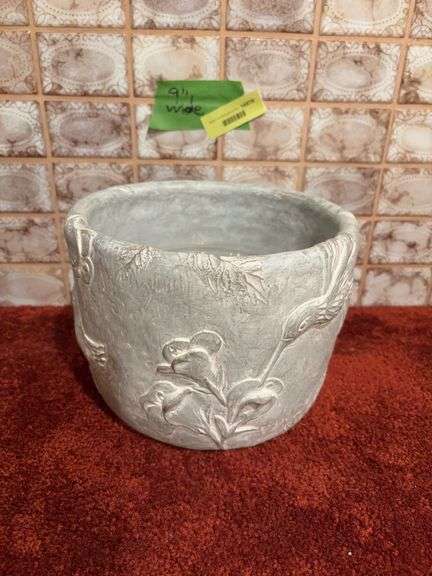 9" round Isabel Bloom planter image