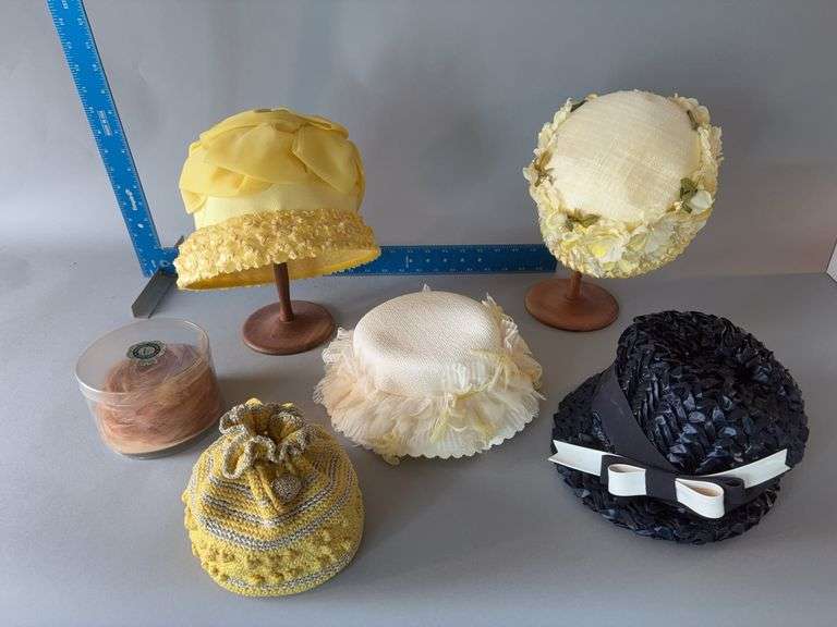 Women’s hats, hat stands, purse image