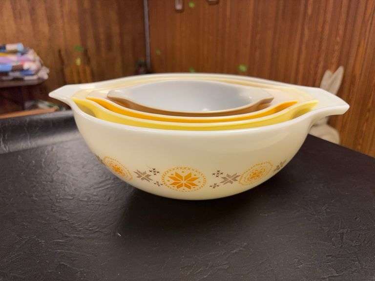 Nesting Cinderella Pyrex bowls 441, 442, 443, 444 image