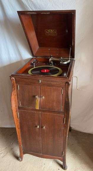 Victrola by Victor Talking Machine Co Model VV-XIA and records 22D x 19L x 42H image