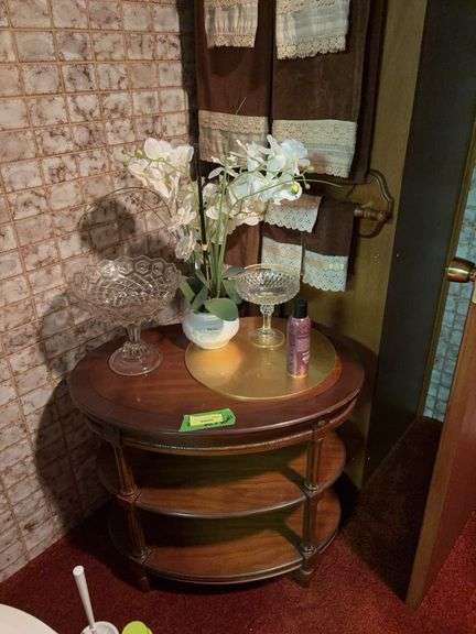 3 tier oval table 19 x 28 x 24H and decor items image
