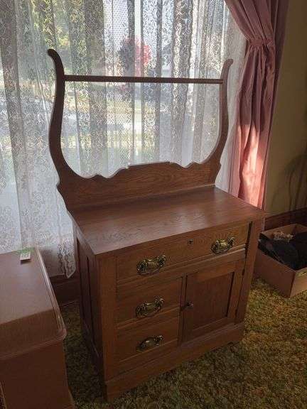 Oak commode w towel bar 16D x 30L x 52H image
