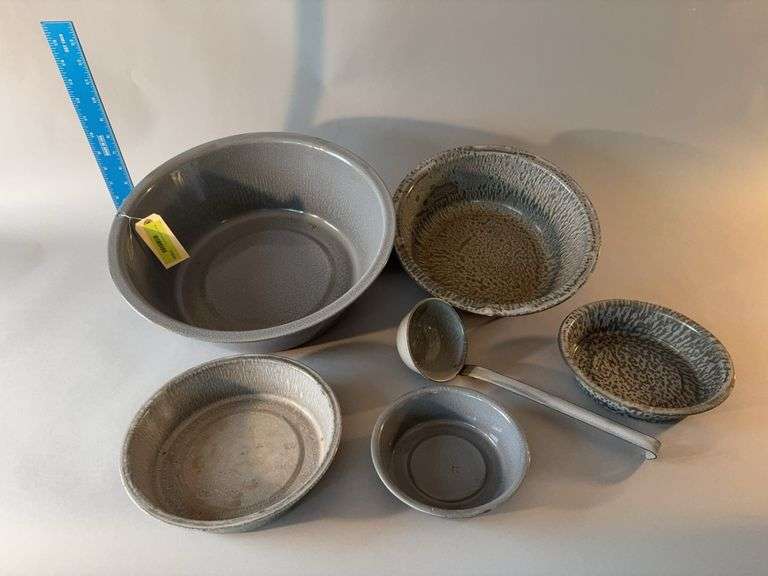 Six pieces of granite ware image