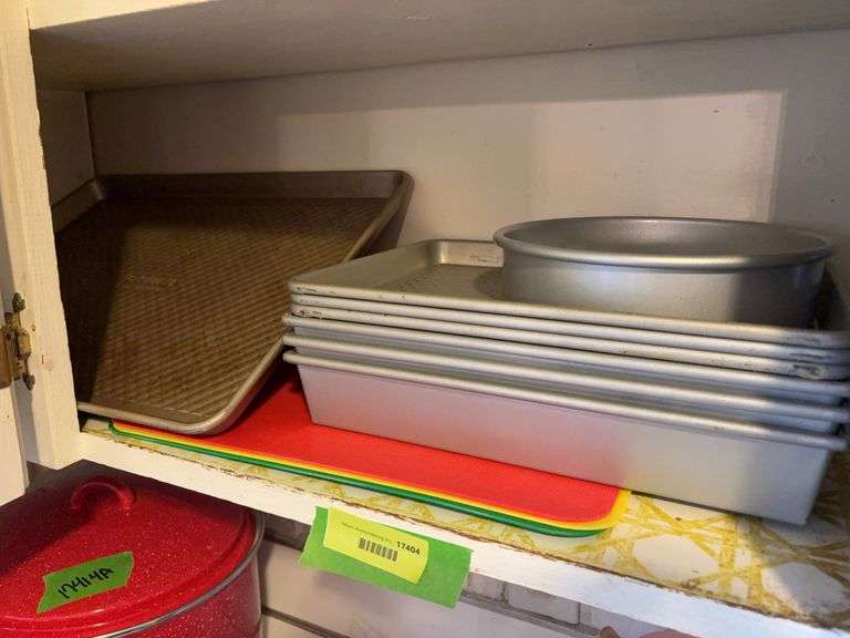 Cake Boss baking pans, cutting mats image