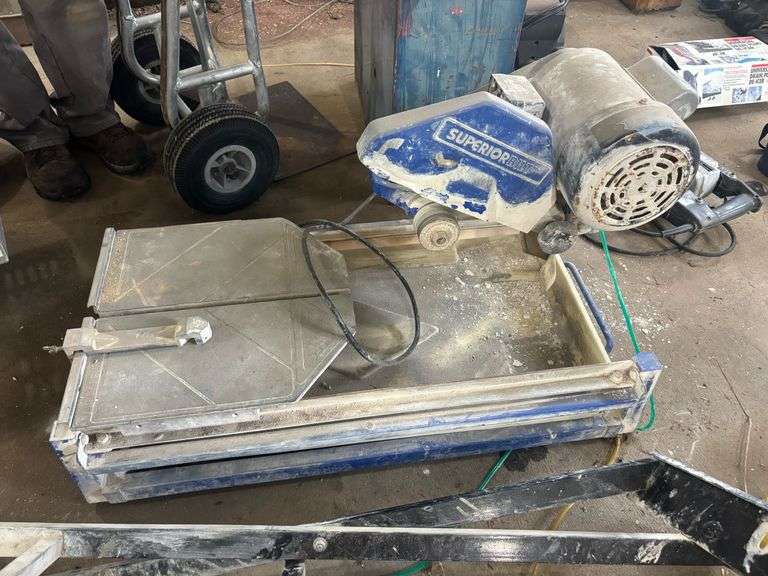 Tile saw with stand - needs pump and blade