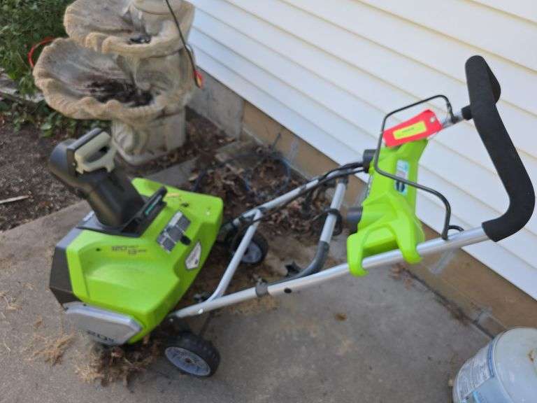 Greenworks 20" electric snowblower image