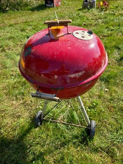 Red Weber kettle grill