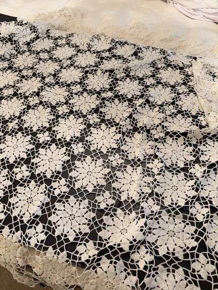 Queen Anne’s lace 60x60 table cover image