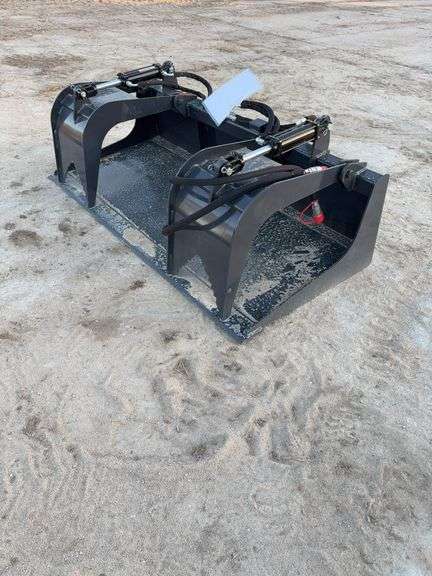 Grapple Bucket	WOLVERINE		GB-11-72W	 Skid Steer Grapple Bucket Attachment  Width:72 in Weight:511 lbs Height:26 in Cylinder:2 in Bore 6 in Stroke Overall Length:36.26 in Max Opening:39 in Weight：520Ibs.,MOUNT VERNON image