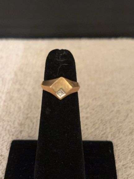 Pinky ring 10kt with diamond image
