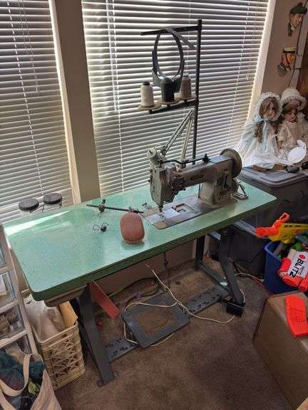 Pfaff industrial sewing machine - light leather or upholstery, very heavy please bring help! Works fine but needs a new tension rod - very easy replacement piece image