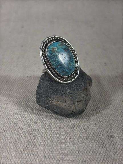 Unmarked vintage ring with large center stone size 7 3/4, 10 g total weight image