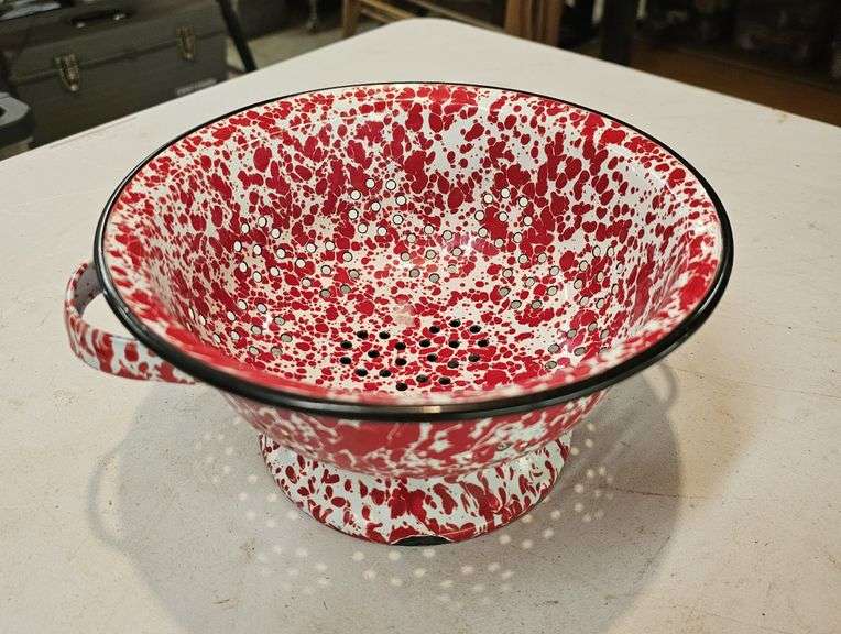 Enamelware 4 pieces, red speckle pan & colander, granite finish uncovered pot and pot with lid image