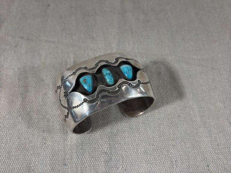 Large stamped vintage unmarked turquoise shadowbox style, three stone cuff, 78 g total weight image