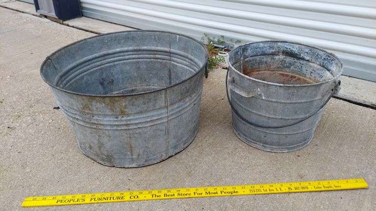 Galvanized Tub (11"Hx20"dia) and Bucket (10"Hx13"dia) image