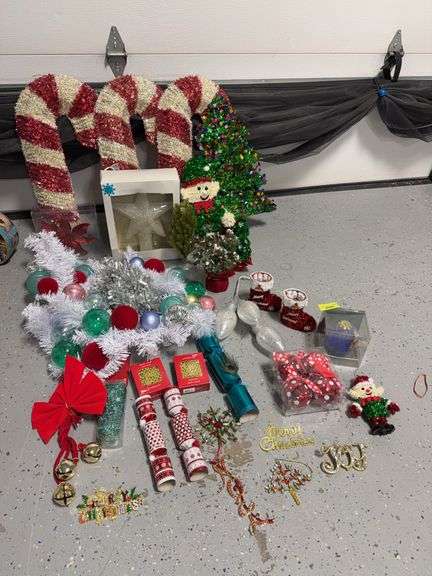 Tinsel style decor, garland w balls, crackers, tree topper, etc image