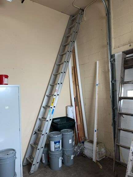 Keller extension ladder, 14-ft, extends to 25-ft, 225 lb duty rating image