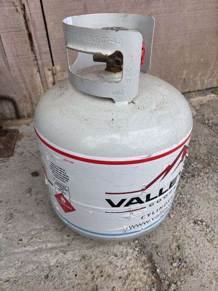Propane tank - full image