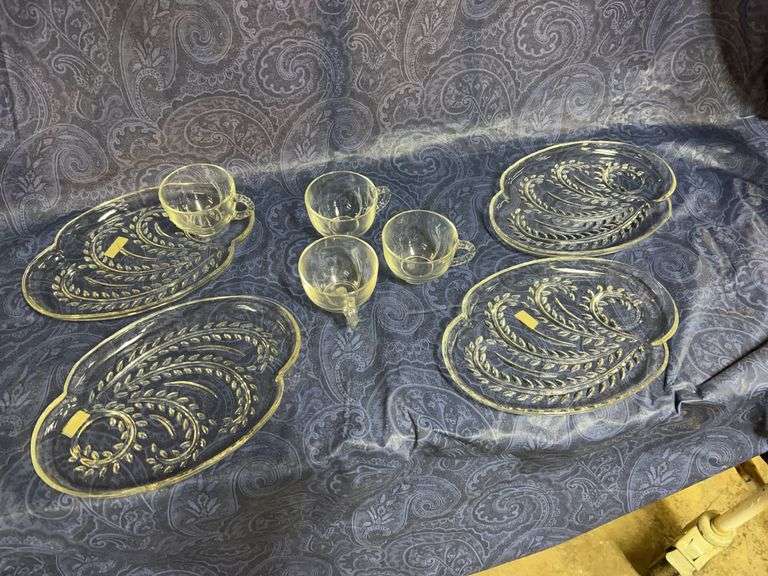 Anchor Hocking Serva-Snack vintage snack set wheat pattern, each set has four cups and four plates.There are five sets. Seven extra plates image