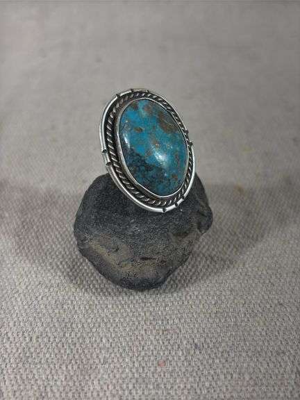 Unmarked vintage ring with large center stone size 7, 11.9 g total weight image