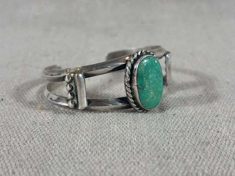 Vintage unmarked cuff with turquoise stone 32.44 g total weight image