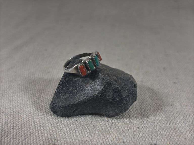 Unmarked vintage coral and turquoise four stone ring size 6, 2.2 g total weight image