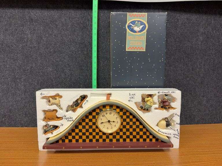 Williraye Studio figurine “Christmas Clock” image