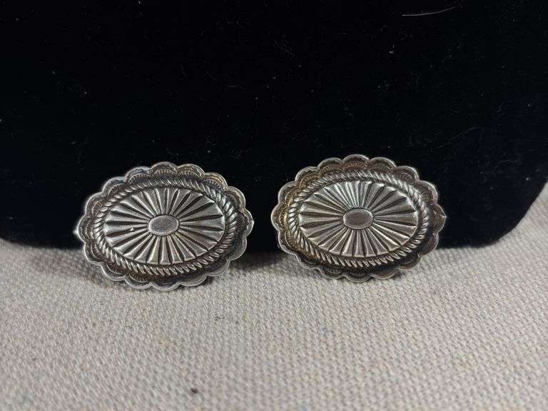 Two sterling Conchos with loop 13 g total weight image