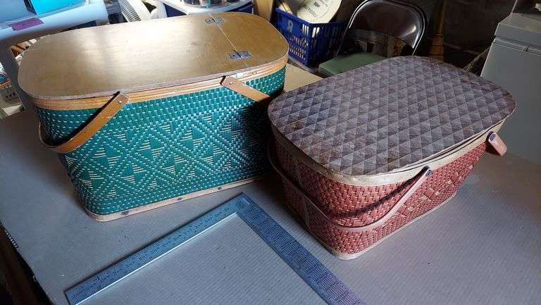 Pair of Picnic Baskets in red and green, perfect for Christmas!! Hawkeye and Red-Man brands image