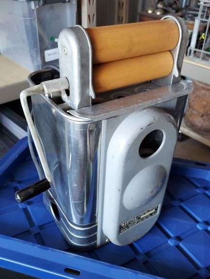 Hand Wringer, Monitor brand vintage image