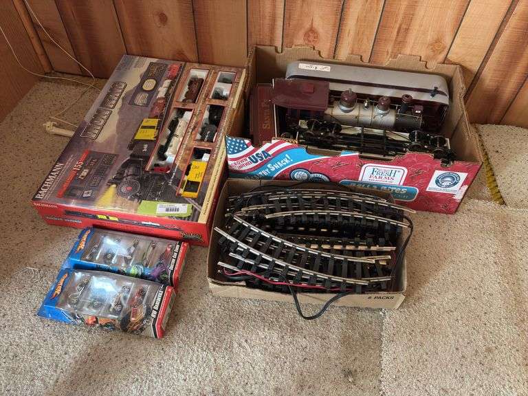 Bachman train set, hot wheels and additional train items image