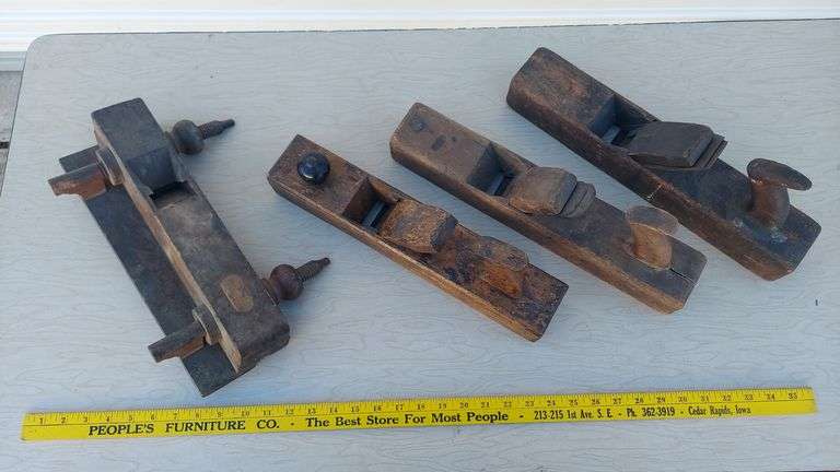 4 Wood Planes image