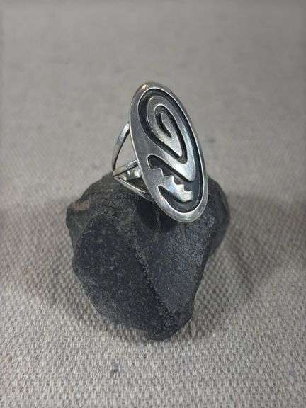 Unmarked Hopi, Native American overlay oblong ring size 6, 6 g total weight image