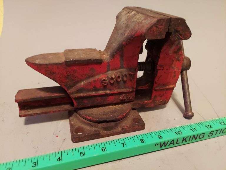 Scout 4-1/2 bench vise image