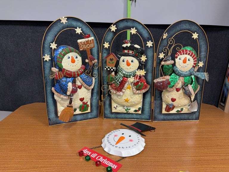Metal snowman “fireplace screen” and snowman countdown to Christmas image