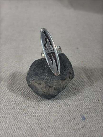 Unmarked Hopi, Native American overlay oblong ring size 6, 5.9 g total weight image
