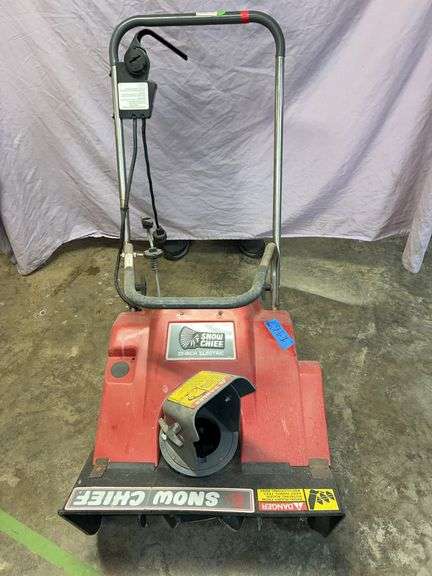 Snow Chief, corded electric snowblower 22-in wide cut image