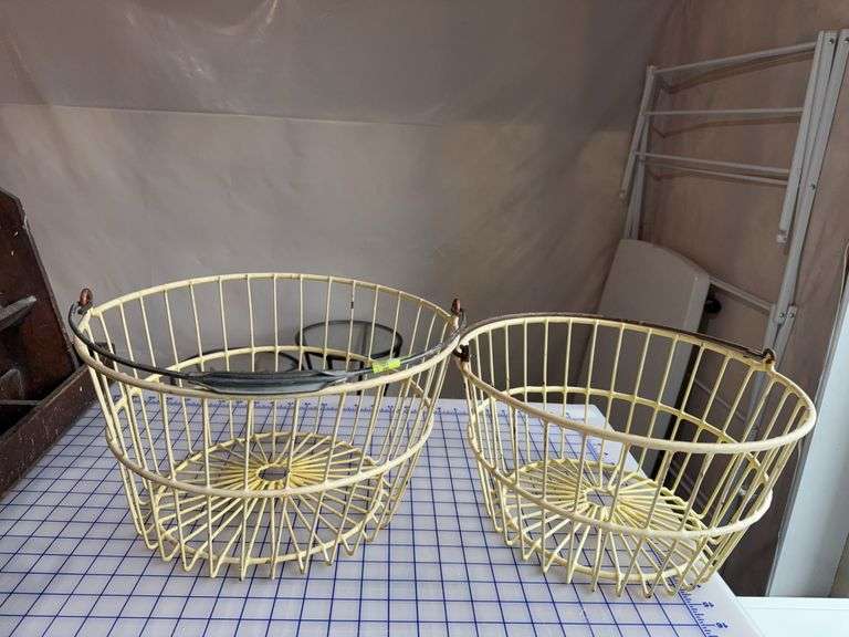 Two wire egg baskets image