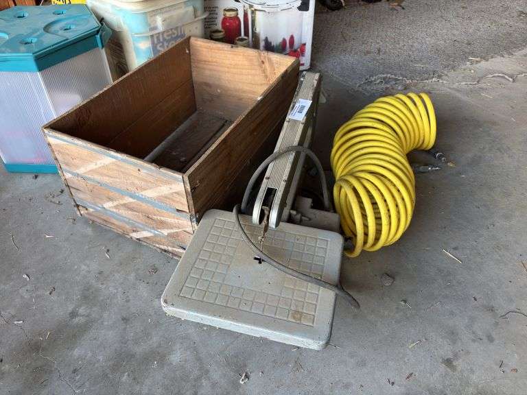 Scroll saw, air hose and box image
