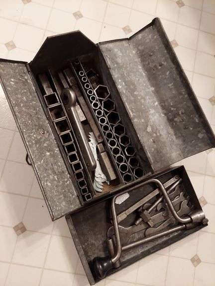 Walden-Worcester Combination Socket Wrench Set #12 (1918-1920) in Galvanized Hip Roof Toolbox (largest pressed-steel set sold at the time) image