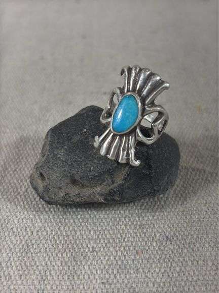 Unmarked vintage cast ring with turquoise Stone size 7 1/2, 6 g total weight image